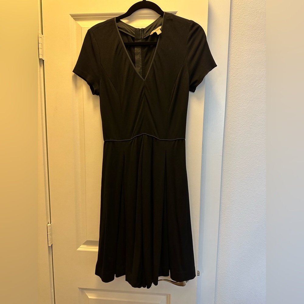 Banana Republic Short Sleeve work appropriate Dress size 2